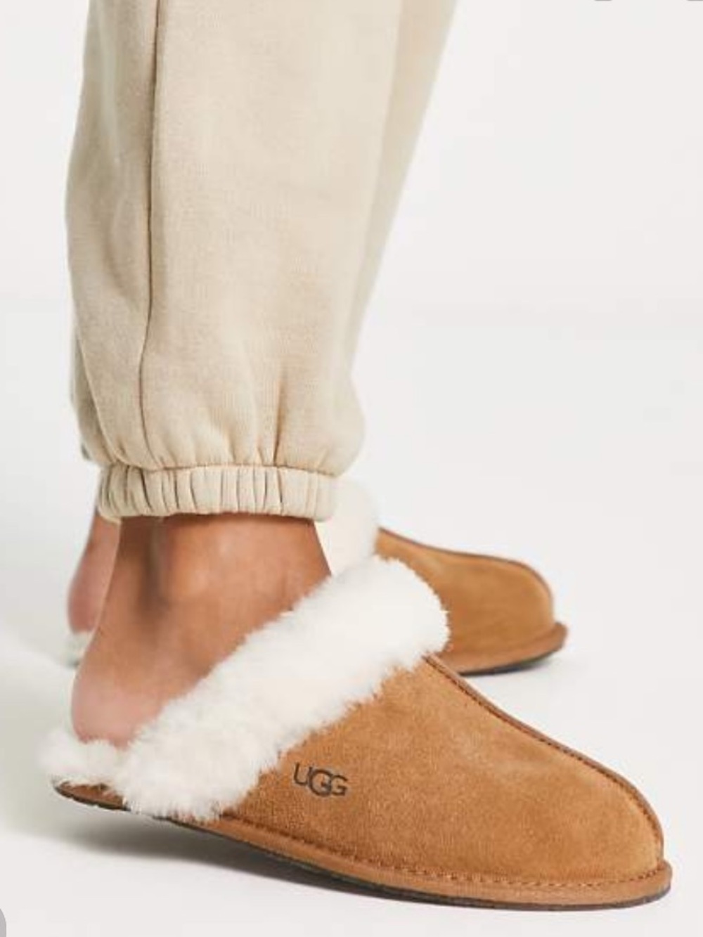 Ugg Cozy Tan Unisex Slippers Size 9